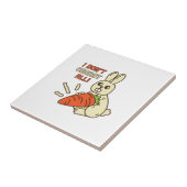 Niedlicher kleiner Bunny hält seine Karotte Fliese (Seite)