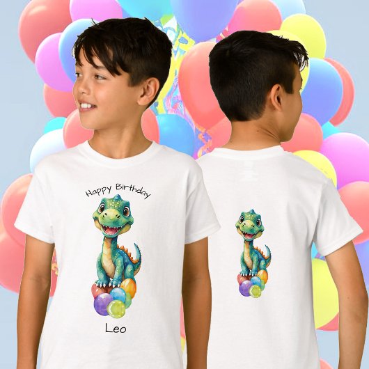 Niedlicher kleiner Dinosaurier mit viel farbenfroh T-Shirt