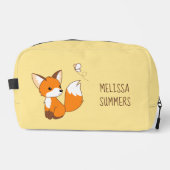 Niedlicher kleiner Fuchs sieht Schmetterling auf G Waschbeutel (Vorderseite)