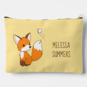 Niedlicher kleiner Fuchs sieht Schmetterling auf G Zubehörtasche (Rückseite)