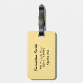 Niedlicher kleiner Fuchs sieht Schmetterling zu Gepäckanhänger (Rückseite vertikal)