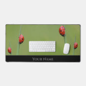 Niedlicher kleiner glücklicher Ladybug für eine po Schreibtischunterlage (Tastatur & Maus)