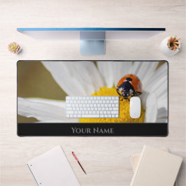 Niedlicher kleiner glücklicher Ladybug für positiv Schreibtischunterlage