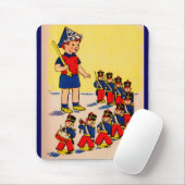 niedlicher kleiner Junge mit Spielzeugsoldaten Mousepad (Mit Mouse)