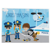 Niedlicher kleiner Kid-Cartoon-Polizist mit Vornam Große Geschenktüte (Rückseite)