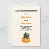 Niedlicher kleiner Kürbis auf dem Weg zur schwarze Einladung (Vorderseite)