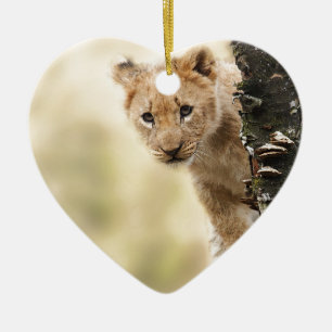 NIEDLICHER KLEINER LÖWE CUB ERSTRECKEN SICH KERAMIKORNAMENT