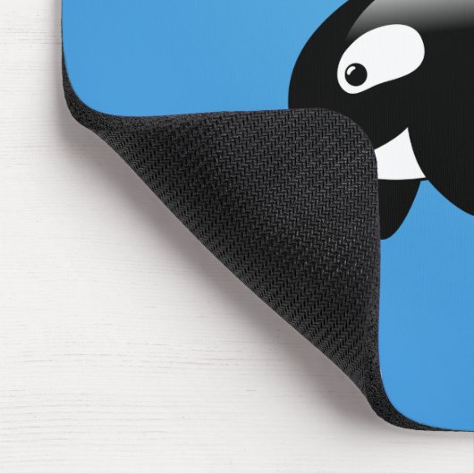 Niedlicher kleiner Orca-Wal im Ozean Mousepad (Ecke)