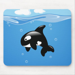 Niedlicher kleiner Orca-Wal im Ozean Mousepad