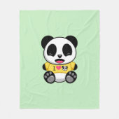 Niedlicher kleiner Panda in gelbem T - Shirt auf G Fleecedecke (Vorderseite)