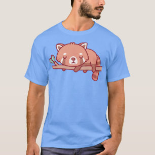 Niedlicher kleiner roter Panda auf Baumzweig T-Shirt