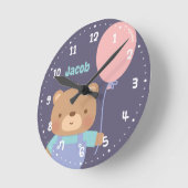 Niedlicher kleiner Teddy-Bär mit Ballon, Baby-Kind Runde Wanduhr (Winkel)