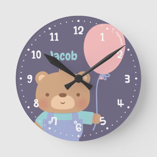 Niedlicher kleiner Teddy-Bär mit Ballon, Baby-Kind Runde Wanduhr (Vorderseite)
