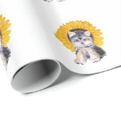 Niedlicher kleiner Yorkshire-Welpenhund und Sonnen Geschenkpapier (Rolleneckpunkt)
