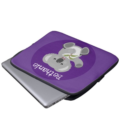 Niedlicher Koala-Bär mit Blätter Cartoon-Abbildung Laptopschutzhülle (Vorne Knopf)