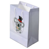 Niedlicher Koala in einem schwarzen Top Hat Mittlere Geschenktüte (Rückseite Schrägansicht)