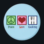 Niedlicher Koch Peace Liebe Kochen Utensitäten Magnet<br><div class="desc">Peace Liebe Cooking. Ein niedliches Koch-Geschenk für eine Mahlzeit Köchin mit einem Friedenszeichen,  Herz und Kochutensilien wie Spatel und Weiße.</div>