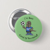 Niedlicher Komodo-Drache beim Fußballspielen Carto Button (Vorne & Hinten)