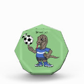 Niedlicher Komodo-Drache beim Fußballspielen Carto Fotoblock (Vorderseite)