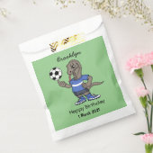 Niedlicher Komodo-Drache beim Fußballspielen Carto Geschenktütchen (Versiegelt)