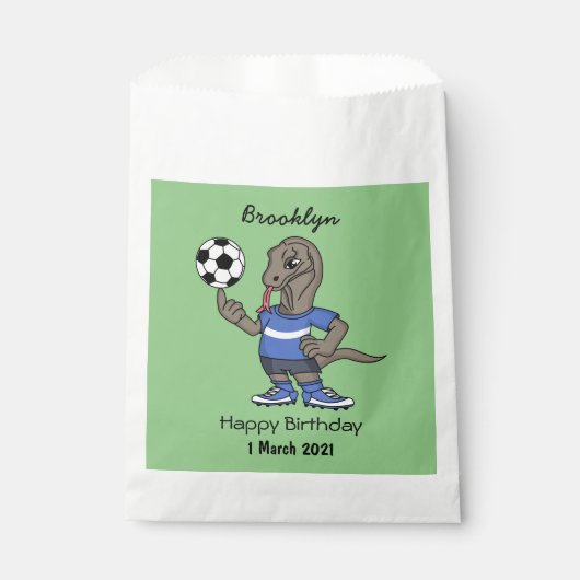 Niedlicher Komodo-Drache beim Fußballspielen Carto Geschenktütchen (Vorderseite)