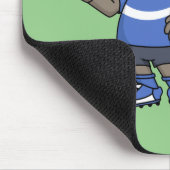 Niedlicher Komodo-Drache beim Fußballspielen Carto Mousepad (Ecke)