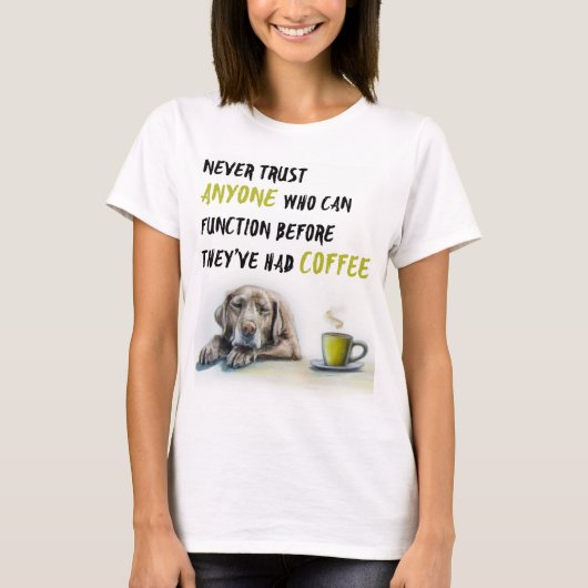 Niedlicher Labrador-Kaffeesüchtiger T-Shirt (Vorderseite)