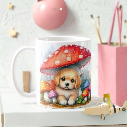 Niedlicher Labrador Welpe unter Pilzschüttler Kaffeetasse