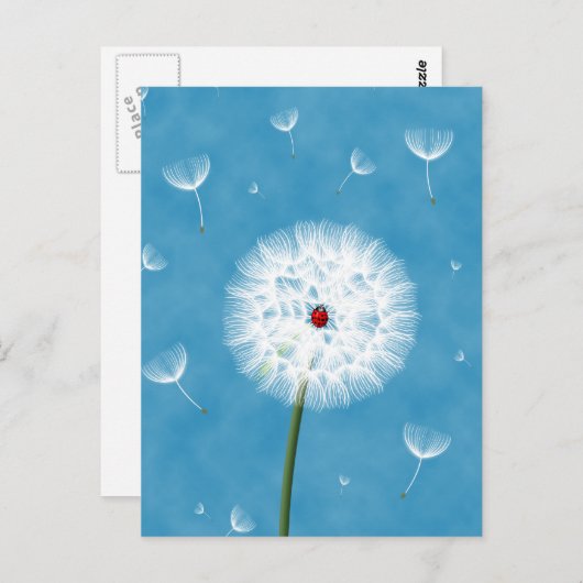 Niedlicher Ladybug auf einem Löwenzahn Postkarte (Vorne/Hinten)