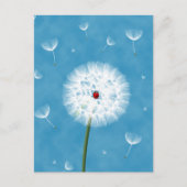 Niedlicher Ladybug auf einem Löwenzahn Postkarte (Vorderseite)