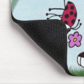 Niedlicher Ladybug, der seine Liebe zeichnet Mousepad (Ecke)