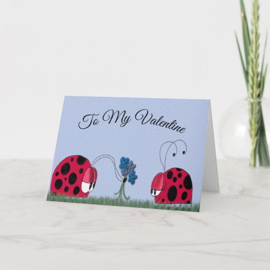 Niedlicher Ladybug gibt seinem Valentiner wundersc Karte (Vorderseite)