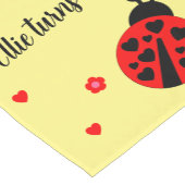Niedlicher Ladybug mit Herzen Kurzer Tischläufer (Ecke)