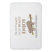 Niedlicher Lazy Sloth, der auf Baumwoll-Funny-Text Badematte (Vorderseite Vertikal)