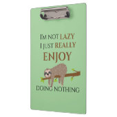 Niedlicher Lazy Sloth, der auf Baumwoll-Funny-Text Klemmbrett (Links)