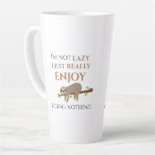 Niedlicher Lazy Sloth, der auf Baumwoll-Funny-Text Milchtasse (Linke Ecke)