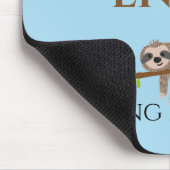 Niedlicher Lazy Sloth, der auf Baumwoll-Funny-Text Mousepad (Ecke)