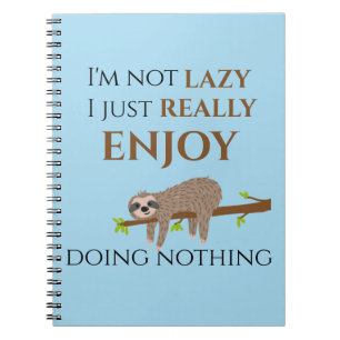 Niedlicher Lazy Sloth, der auf Baumwoll-Funny-Text Notizblock
