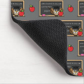 Niedlicher Lehrer mit Apple-Cartoon Mousepad (Ecke)