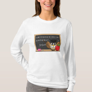 Niedlicher Lehrer mit Apple-Cartoon T-Shirt