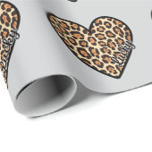 Niedlicher Leopard Herzschlag Valentinstag Geschenkpapier (Rolleneckpunkt)
