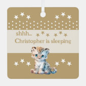 Niedlicher Leopardenname ist "Schlafbraun" Ornament Aus Metall (Vorderseite)