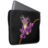 Niedlicher lila Baum-Frosch mit Augen-Gläsern mit Laptopschutzhülle (Vorne Rechts)