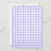 Niedlicher Lila Gingham mit Bow Baby Dusche Einladung (Rückseite)