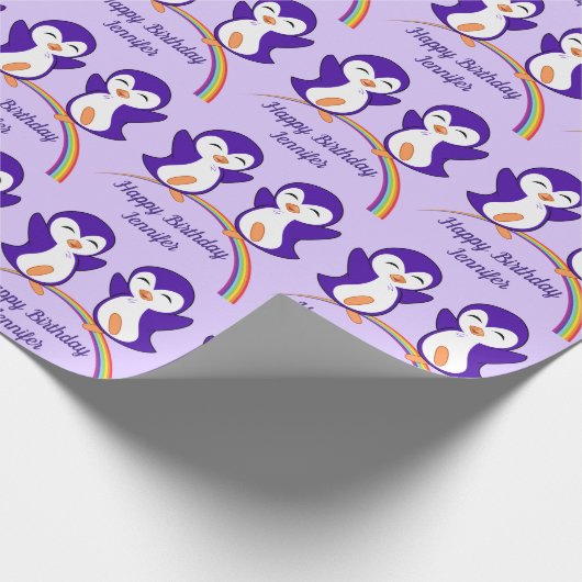 Niedlicher Lila Pinguin Custom Happy Birthday Geschenkpapier (Ecke)