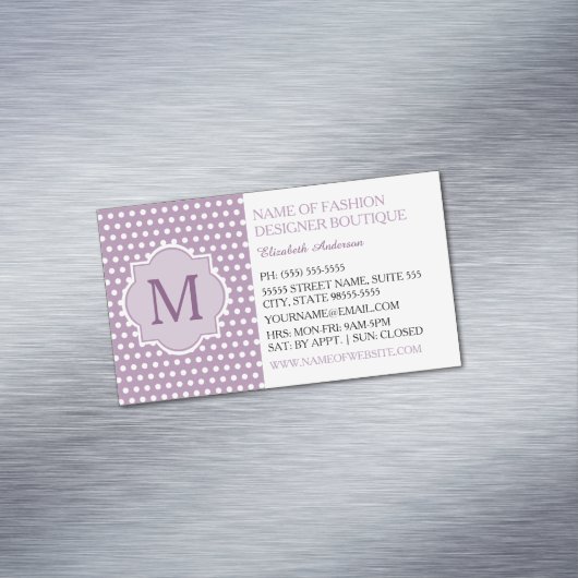 Niedlicher Lila Polka-Dot mit Girly Monogram-Bouti Magnetische Visitenkarte (Beispiel)