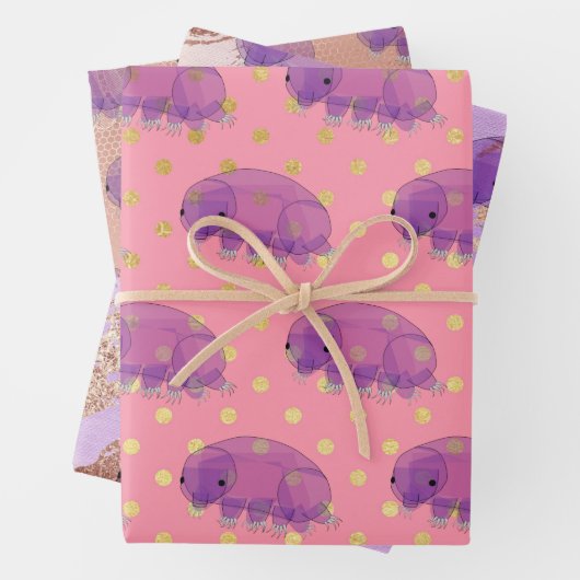 Niedlicher lila tardigrade Wasserbär schwimmen Geschenkpapier Set (Beispiel)