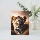 Niedlicher Lion Cub mit blauen Augen Postkarte (Stehend Vorderseite)