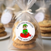 Niedlicher Little Elf zu und von der Geschenkmarke Runder Aufkleber