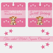 Niedlicher Löwe, der den Namen hinzufügt, schläft  Ornament Aus Metall